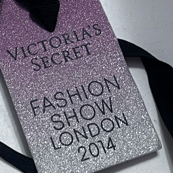 Victoria’s Secret FASHION SHOW LONDON 2014 Satin Bow Crystals Thong Sz M Panty - Picture 8 of 10